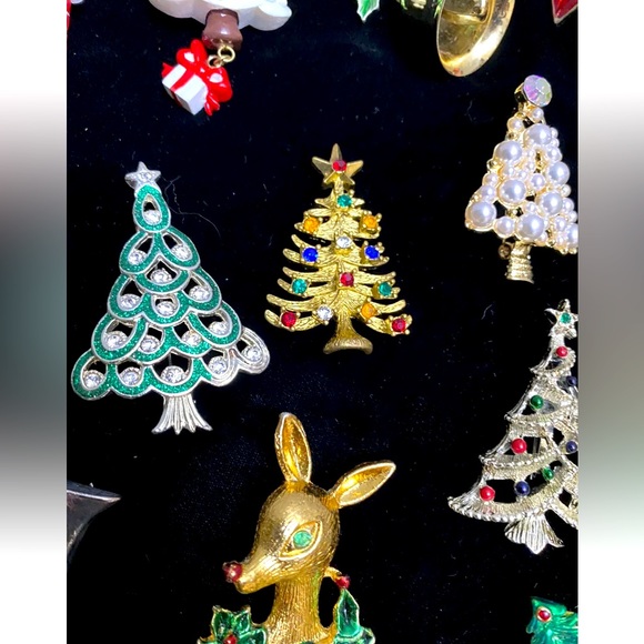 Group Of 45 Beautiful Vintage Christmas Brooches Jewelry - Picture 7 of 9